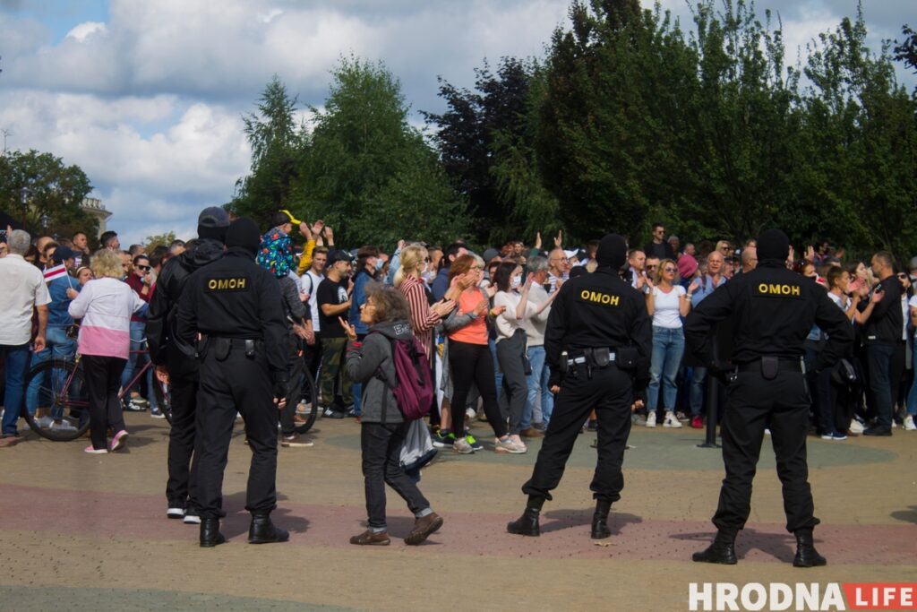 Дзясяткі затрыманняў, газ і задушванні. Як пратэставаў Гродна 6 верасня