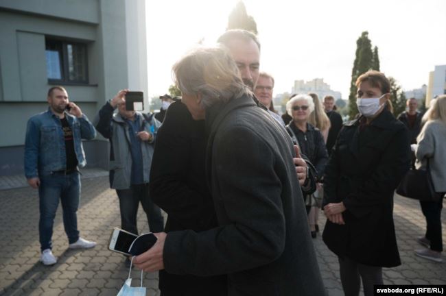 В Гродно на суд над известным хирургом Цилиндзем пришли священники и горожане