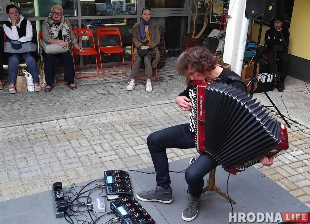 "Часам важныя не ноты". Баяніст Ягор Забелаў пра першы сольнік, ідэальнага слухача і музыку эмоцый