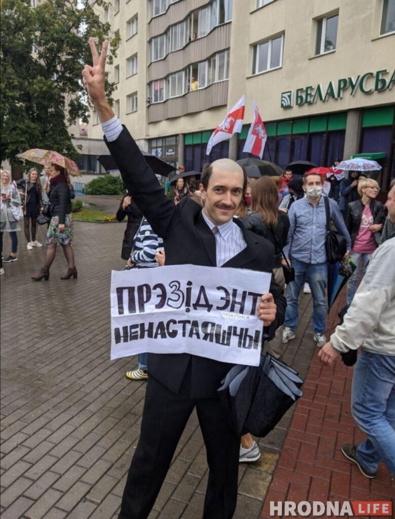 «Ненастаяшчы прэзідэнт» прачнуўся знакамітым, але за кратамі