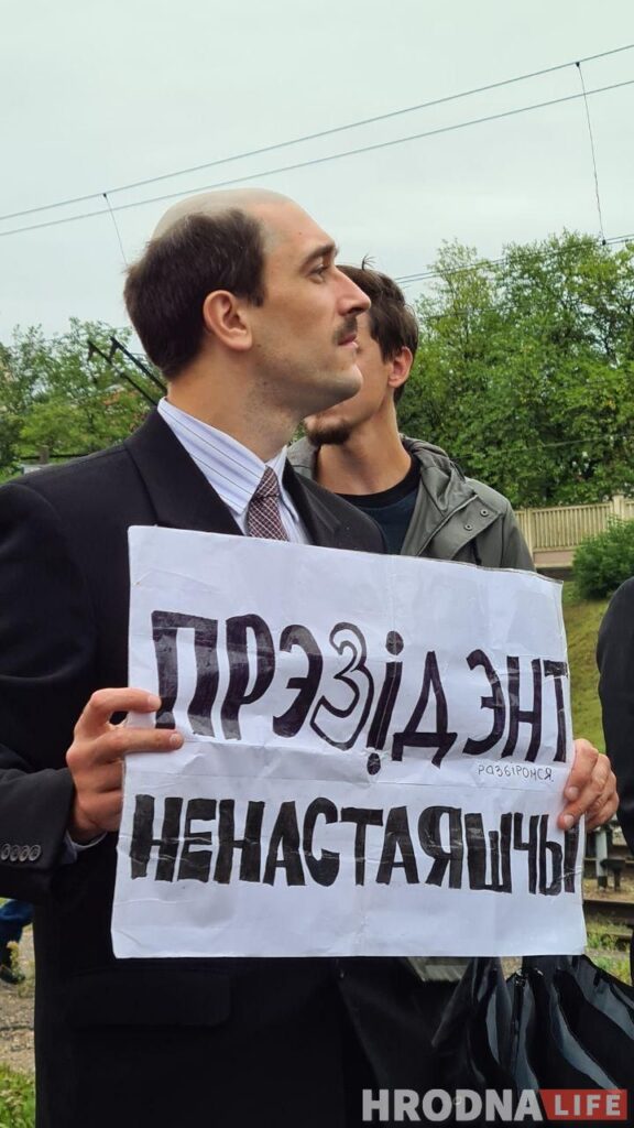 «Ненастаяшчы прэзідэнт» прачнуўся знакамітым, але за кратамі