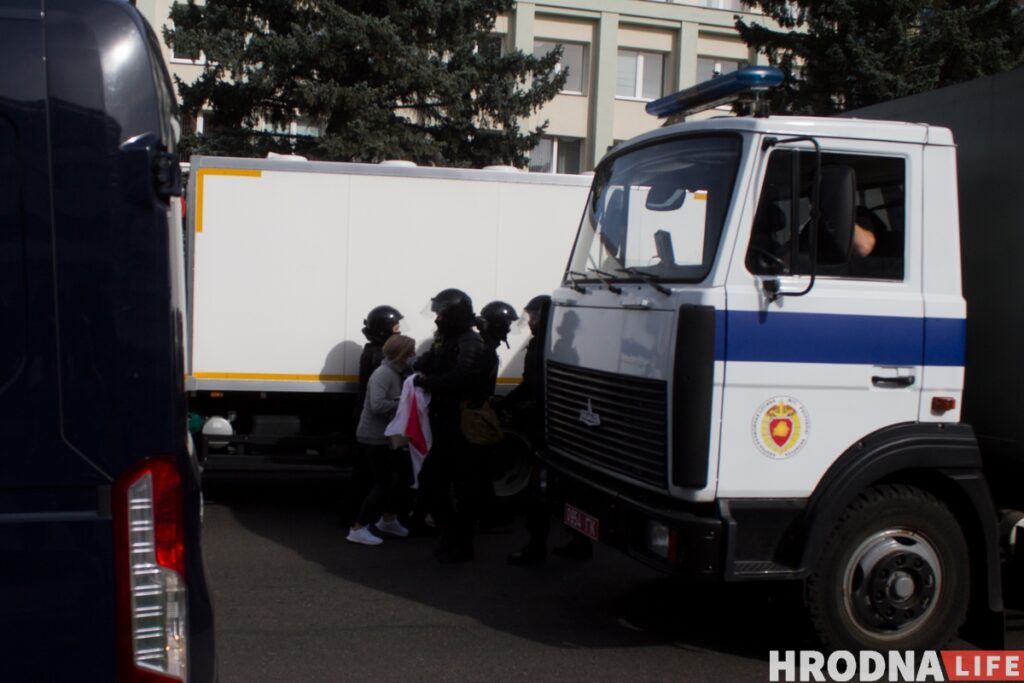 43 крымінальныя справы распачалі ў Беларусі па замахах на супрацоўнікаў ОУС і іх блізкіх