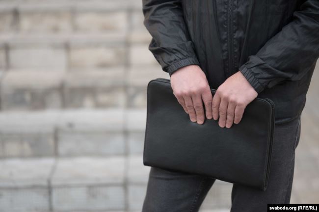 В Гродно уволили работника МЧС, который хотел узнать результаты выборов, а попал в изолятор. Мужчина подал в суд