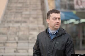 У Гродне звольнілі ратавальніка, які хацеў даведацца вынікі выбараў, а трапіў у ізалятар. Мужчына падаў у суд