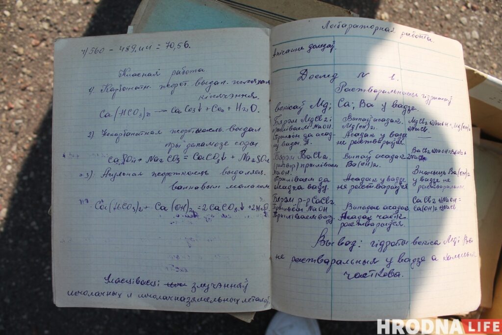 В Лидском районе нашли тетради и книги Зенона Позняка и передали их в Гродненский музей