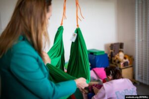 «Не чапайце дзяцей». Што адбываецца ў гродзенскім дзіцячым хоспісе пасля візыту ДФР