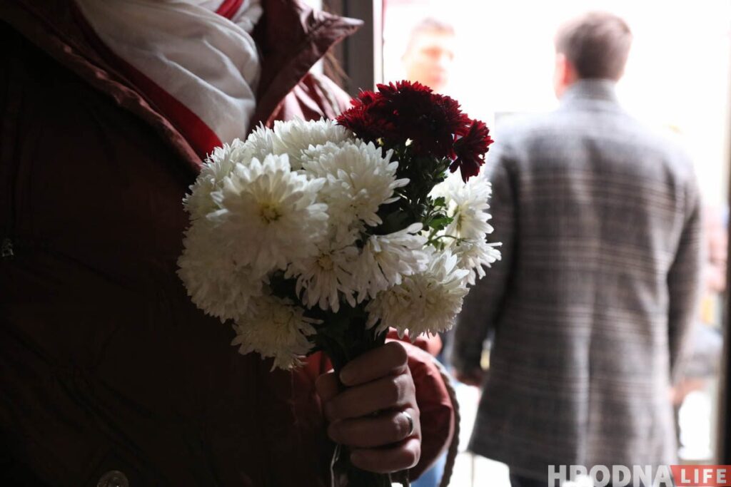 Тюлень, улитки и автозак. Актеры драмтеатра Гродно показали второй (не)спектакль