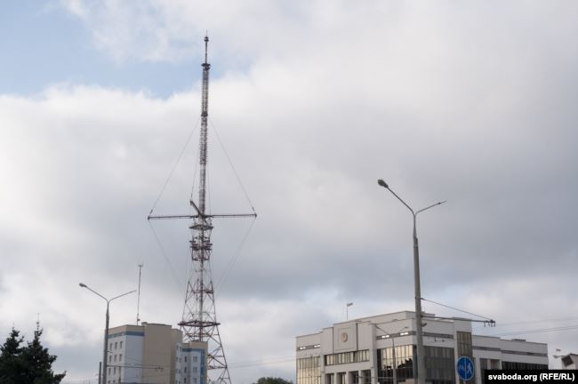 Сотрудник «Азота» рассказал, как они с коллегой повесили флаг на гродненскую телевышку