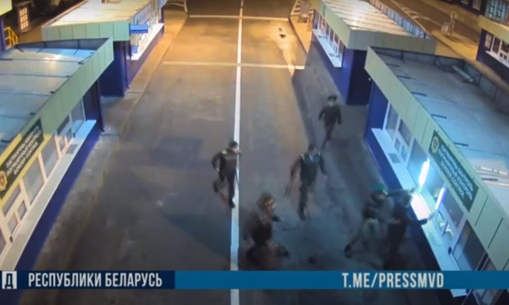 МУС: у Гродне кіроўца збіў і правёз на капоце міліцыянта. Распачалі крымінальную справу