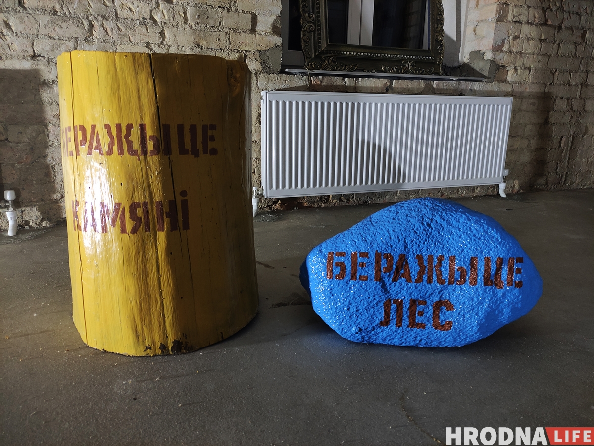 Сергей Гриневич открыл выставку о внутренней эмиграции с "неликвидными" картинами