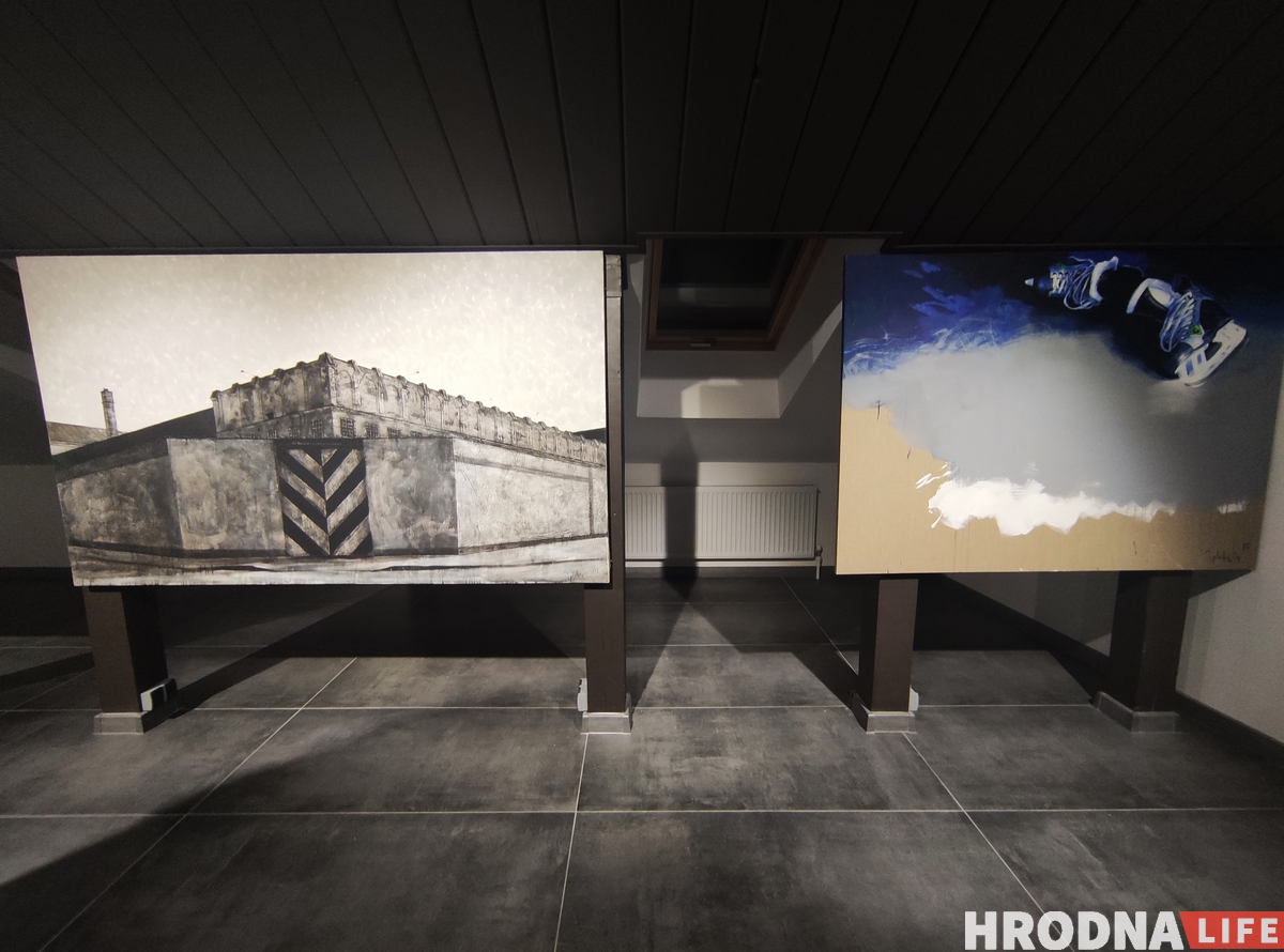 Сергей Гриневич открыл выставку о внутренней эмиграции с "неликвидными" картинами