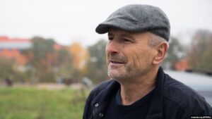 «Здымаеш майткі да калена, два разы прысядаеш». Як прафэсар Краўцэвіч адседзеў у ізалятары