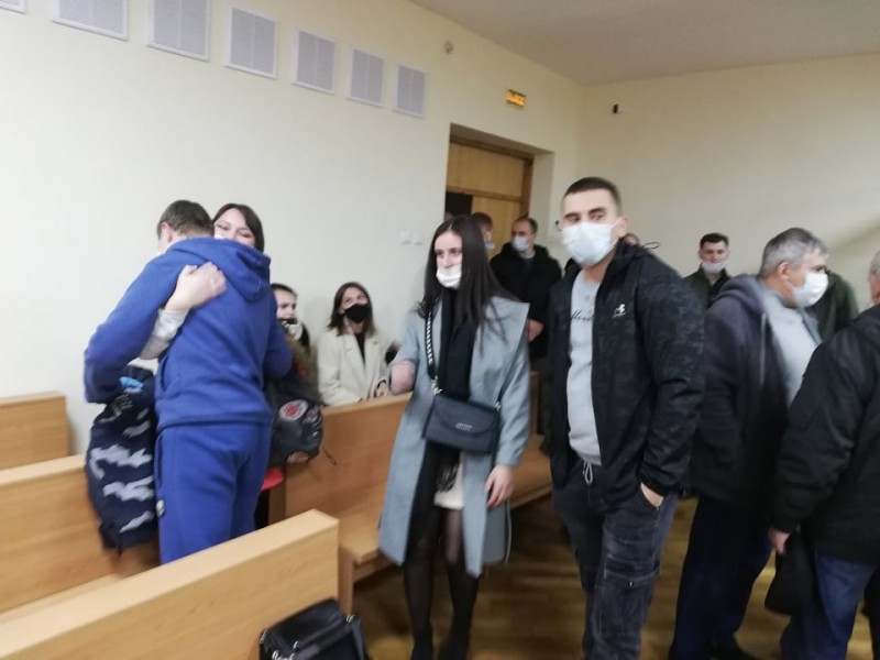 Двух гродзенцаў асудзілі за супраціўленне ДАІ падчас жаночай акцыі 12 жніўня