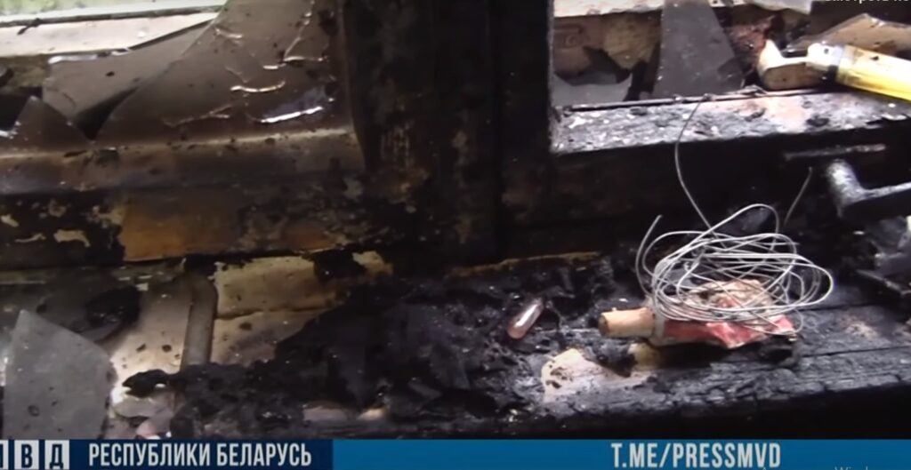 У Гродне гарэла кватэра насупраць РАУС: міліцыянты выратавалі гаспадароў і тушылі агонь да прыезду МНС У Гродне гарэла кватэра насупраць РАУС: міліцыянты выратавалі гаспадароў і тушылі агонь да прыезду МНС