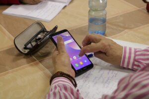 Дзе навучыцца карыстацца мабільным інтэрнэтам людзям сталага ўзросту