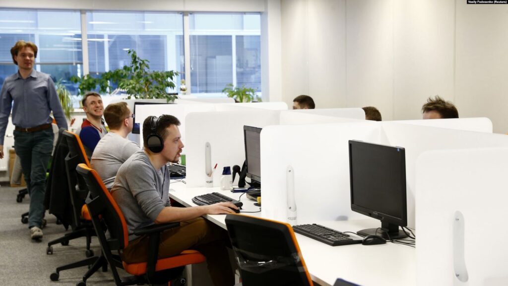 «Некалькі генэрацый спэцыялістаў знікнуць зь Беларусі». Прэзідэнт EPAM пра магчымыя наступствы палітычныга крызісу «Некалькі генэрацый спэцыялістаў знікнуць зь Беларусі». Прэзідэнт EPAM пра магчымыя наступствы палітычныга крызісу