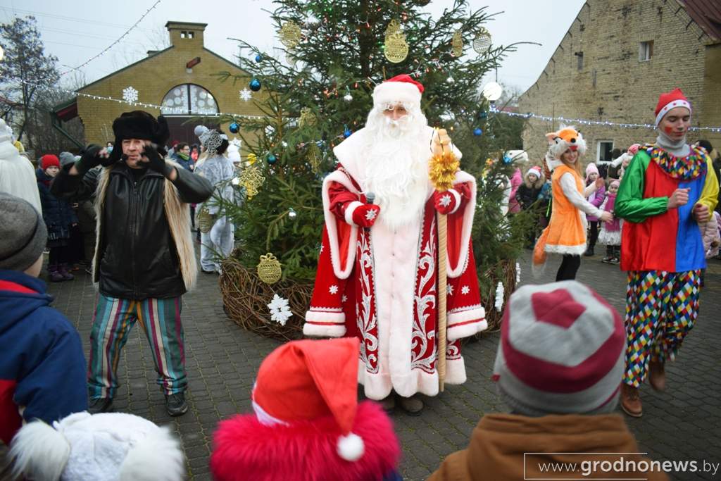 У цэнтры Гродна адкрылася памесце Дзеда Мароза У цэнтры Гродна адкрылася памесце Дзеда Мароза
