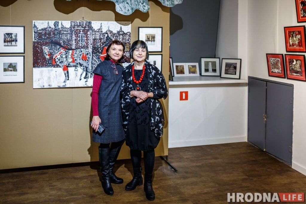 Калядныя конікі – таксама “Пагоня”. У Гродне адкрылі навагоднюю выставу Валянціны Шоба