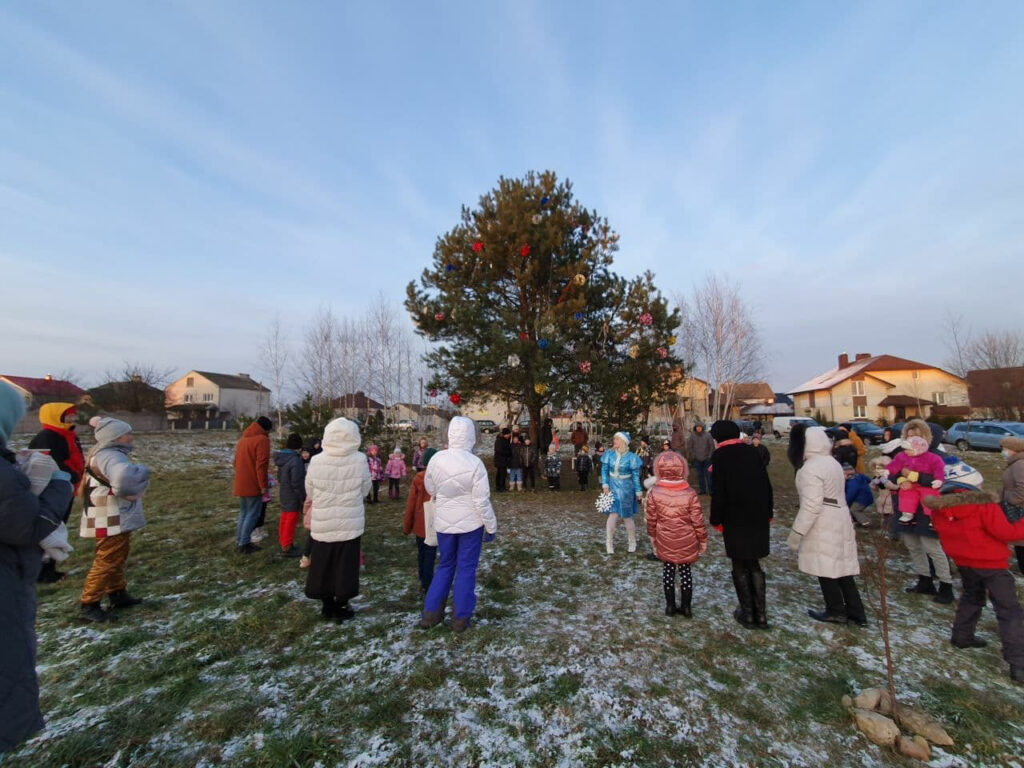 «Нас окружили со всех сторон». Милиция в Гродно искала протестующих на детском новогоднем празднике