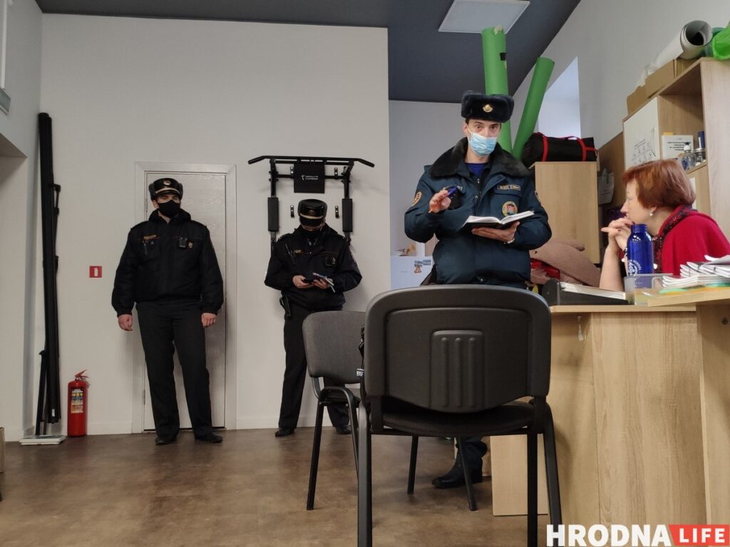 У рэдакцыю Hrodna.life прыйшлі з МНС і УУС, але нібы не ведалі, куды прыйшлі