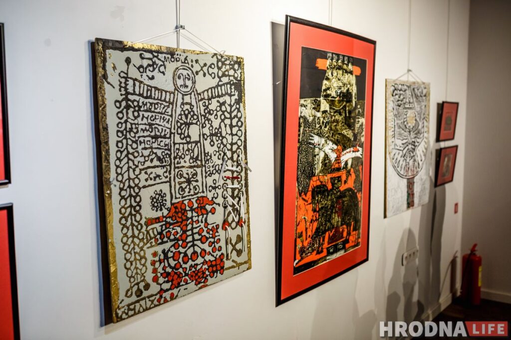 «Улада цемры» на бел-чырвона-белым фоне. Выстава мастачкі Валянціны Шобы адкрылася ў Гродне