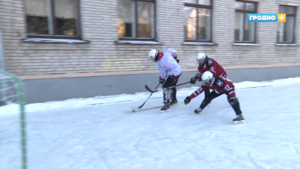 Традыцыю дваровага хакея адрадзілі ў адной са школ Гродна