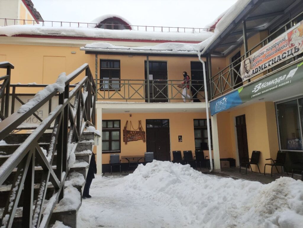 Агляд у рэдакцыі Hrodna.life скончыўся. Канфіскавалі тэхніку, кнігі і гульні