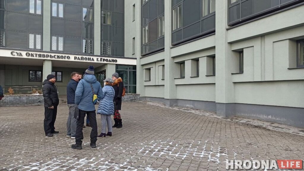 "Звальнялі выхаднымі і падчас бальнічных". 13 звольненых рабочых падалі ў суд на "Гродна Азот"