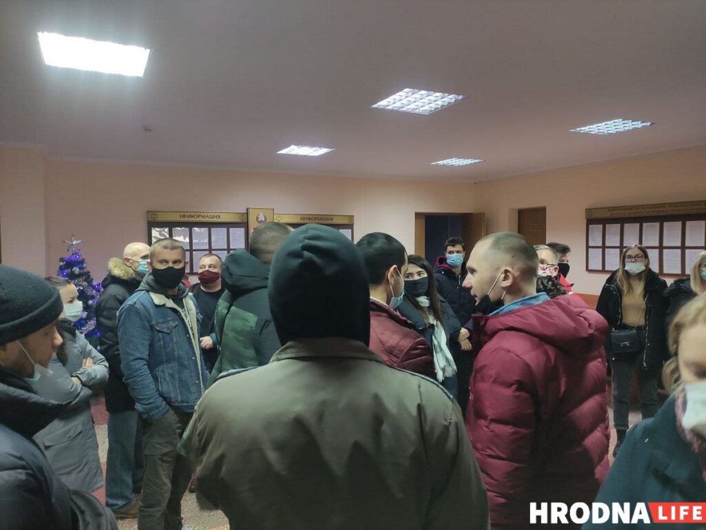 Чатырох гродзенцаў пачалі судзіць за гвалт над міліцыянтамі ля "Галактыкі". Іх абвінавацілі ў злачыннай змове
