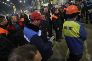 Супрацоўнікі Гродзенскага механічнага завода страцяць у зарплаце з-за прастою і "чатырохдзёнкі" - няма замоваў Коллектив Гродненского механического завода. Фото: grodno.mchs.gov.by