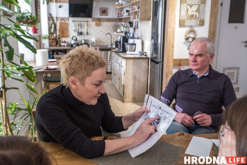 Цветы, колбасы и 10 окон. Семья художников, – о необычной истории своего дома