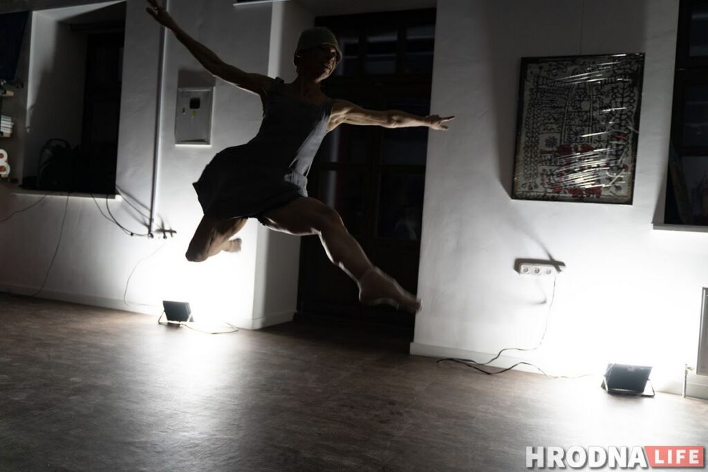 Драмтэатр забараніў юбілейную выставу танцораў. Вікторыя Бальцар прэзентавала яе ў Цэнтры гарадскога жыцця