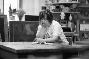 "Гэта ж жудасць, і яна акумулюецца праз мяне". Гродзенская мастачка адкрыла віртуальную выставу пра закінутыя вёскі Валентина Шоба художница Гродно