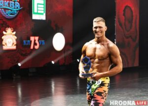 Трэнаваўся ў гіпсе і ўсіх перамог. Захар Дзмітрычэнка з Гродна стаў найлепшым бодзібілдэрам Беларусі Захар Дмитриченко - чемпион, тренер и школьный физрук