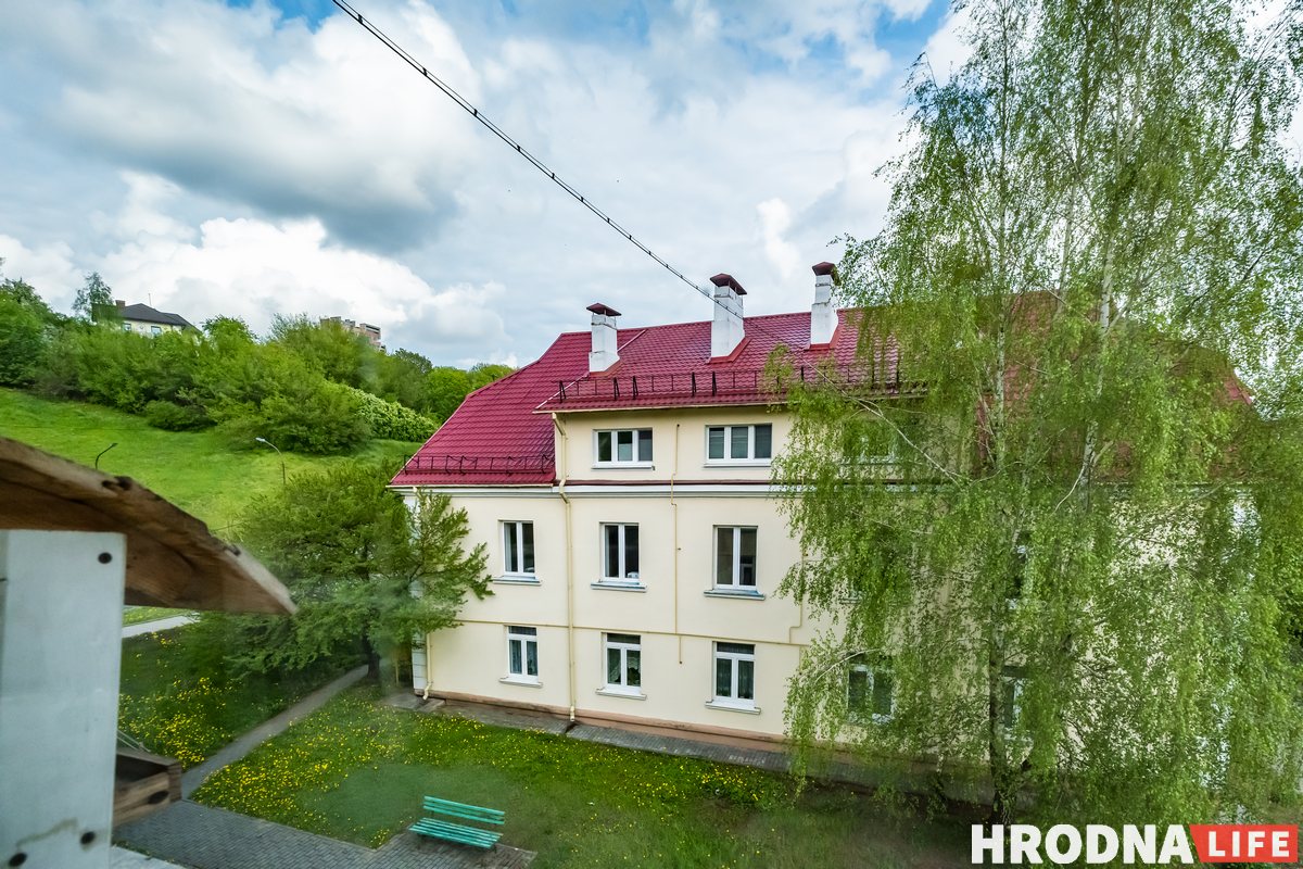 «Дом строили для работников текстильного комбината». Как выглядит квартира семьи историка и программиста в Гродно