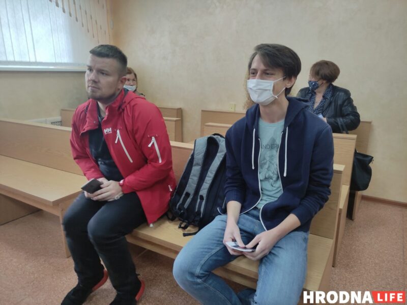 Гродзенца аштрафавалі за БЧБ-сцяг у акне 12-га паверха. Пра яго паведаміла ў міліцыю неабыякавая пенсіянерка