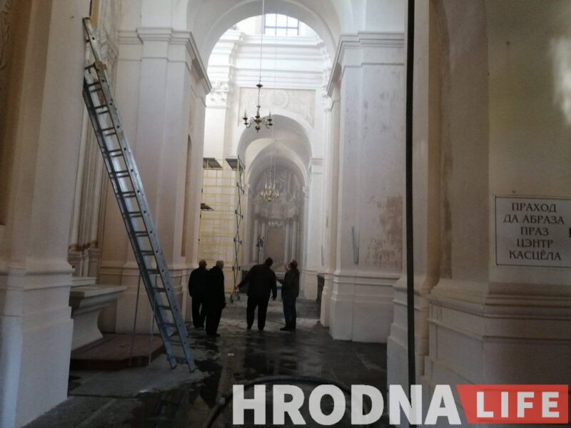“Дах згарэў пад ноль”. У галоўнай святыні беларускіх католікаў адбыўся пажар (абноўлена)