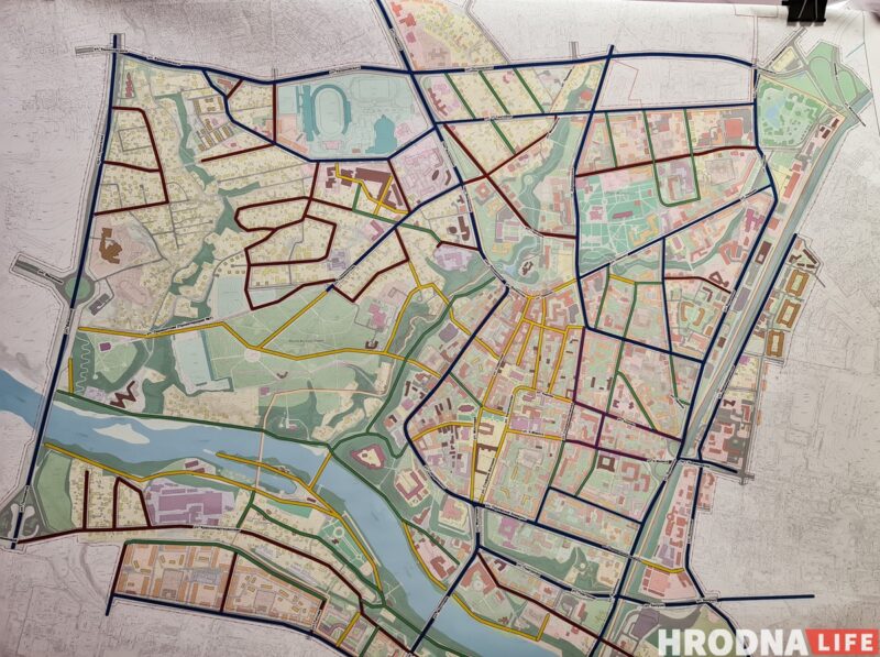 Сквер-скансен или многоуровневый паркинг? Что может появиться вместо парковки на Троицкой