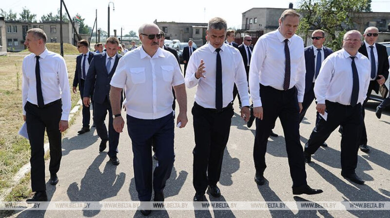 Военное положение, мерзавцы по ту сторону границы и диктатура. Что Лукашенко сказал в Свислочи