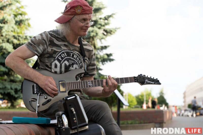 Любіць рок, джаз і Гродна. Вулічны музыка знайшоў "ідэальную культуру" і хоча застацца тут Любіць рок, джаз і Гродна. Вулічны музыка знайшоў "ідэальную культуру" і хоча застацца тут