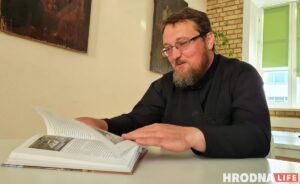 “З падзякаю, што прывялі да беларушчыны”. Святар з Гродна напісаў кнігу пра вёску Накрышкі і мясцовую парафію Георгій Рой