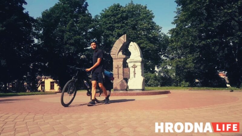 Минчанин проехал на велосипеде 1500 километров, чтобы снять фильм о руинах