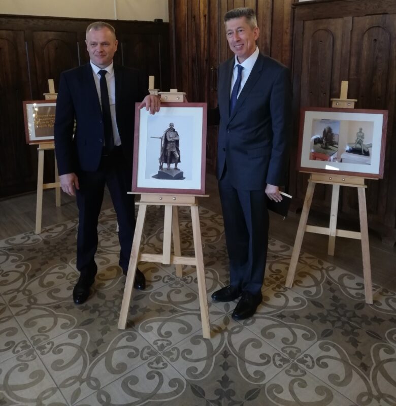 "Этот памятник объединяет Беларусь и Францию”. В Щучине установят памятник Шарлю де Голлю