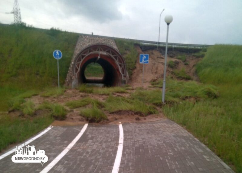 Затапіла горад і размыла дарогу. Моцная залева прайшла ў Гродне