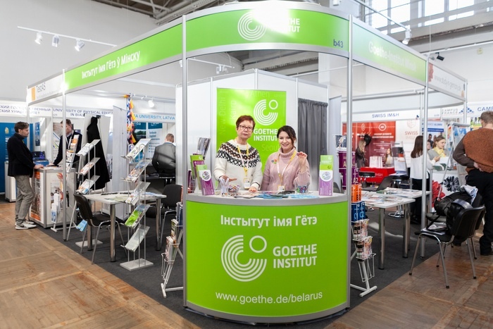 “Зрабіў для нашай культуры столькі, колькі не снілася ніводнаму міністэрству”. Што страчвае Беларусь праз закрыццё Інстытута Гётэ ў Мінску