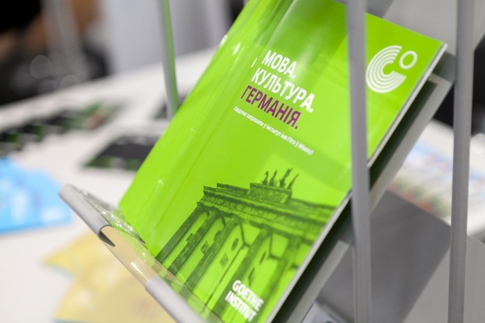 “Зрабіў для нашай культуры столькі, колькі не снілася ніводнаму міністэрству”. Што страчвае Беларусь праз закрыццё Інстытута Гётэ ў Мінску