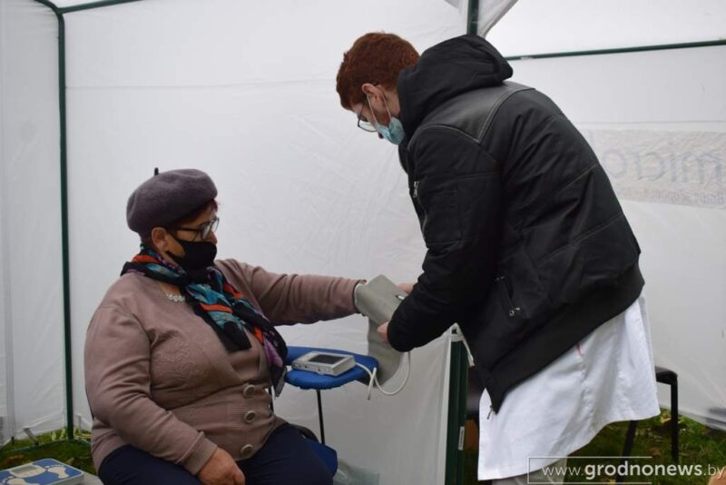 Рыбалка ў фантане, капусны боўлінг і “Цукровыя гульні”: цікавыя моманты з Дажынак у Скідзелі