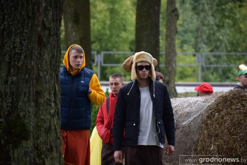 Рыбалка ў фантане, капусны боўлінг і “Цукровыя гульні”: цікавыя моманты з Дажынак у Скідзелі