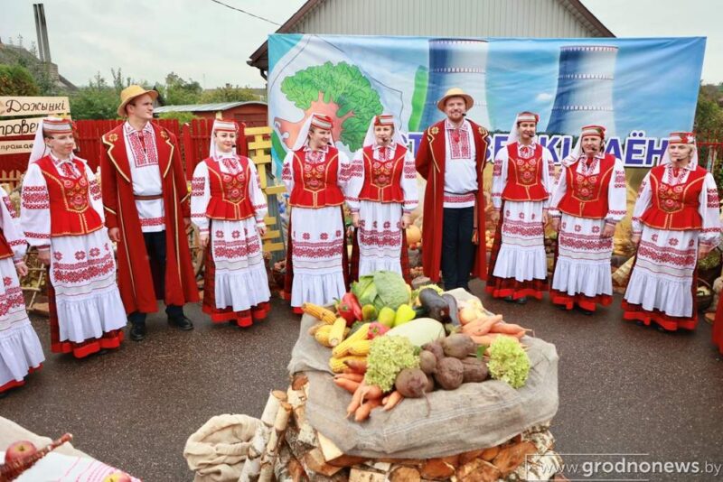 Рыбалка ў фантане, капусны боўлінг і “Цукровыя гульні”: цікавыя моманты з Дажынак у Скідзелі