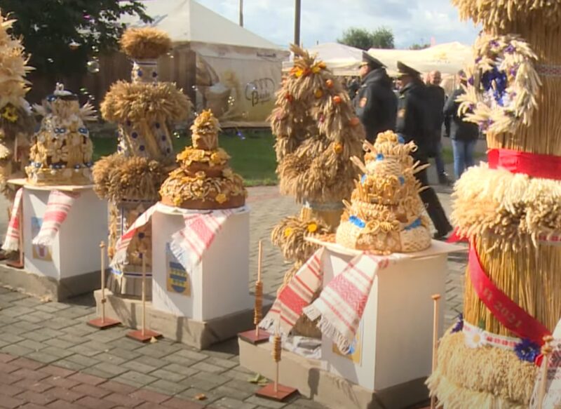 Рыбалка ў фантане, капусны боўлінг і “Цукровыя гульні”: цікавыя моманты з Дажынак у Скідзелі